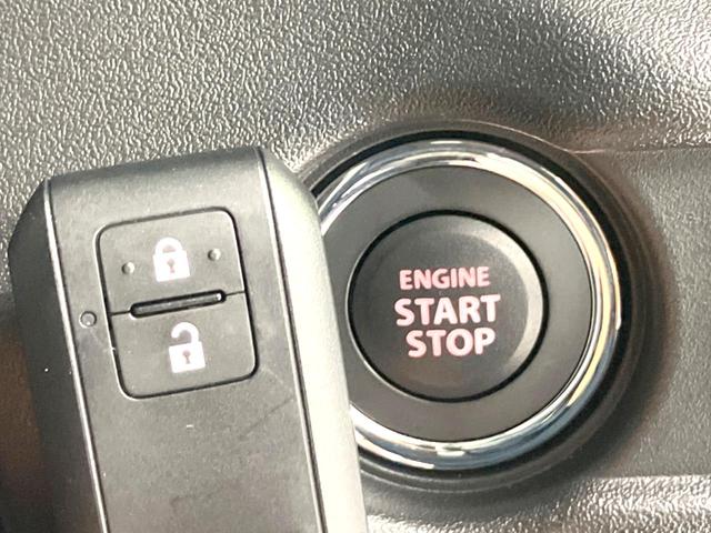 【キーレススタートシステム】カバンやポケットに入れたままでもドアの施錠・解錠が可能なスマートキーを装備。エンジンのオン・オフ時もカギを取り出す必要が無いからとっても便利です♪