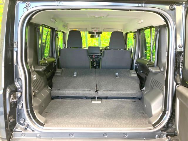 後席を格納すると、これだけの広さが！シーンに合わせたシートアレンジで、大きな荷物も積むことが出来ます♪