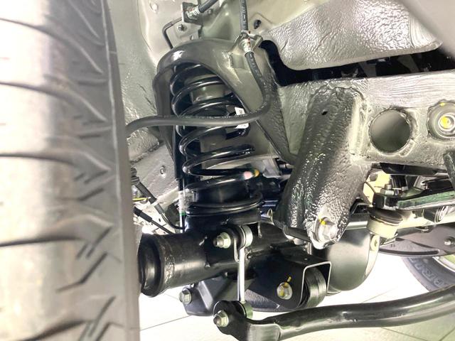 お車を安心してお乗りいただく為には、足回りの定期点検が欠かせません。サービスサポート（有償保証）では無料点検もご提供しており、安心のカーライフをお過ごしいただけるサポート体制が整っています。