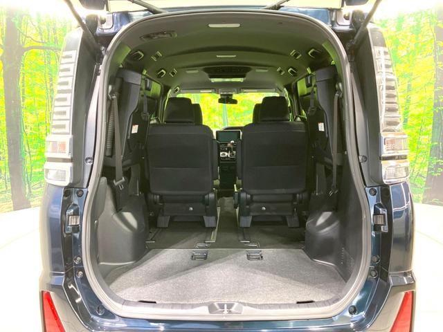 ヴォクシー ＺＳ　煌　純正１０型ナビ　両側電動ドア　後席モニター　バックカメラ　衝突被害軽減システム　禁煙車　コーナーセンサー　スマートキー　ＬＥＤヘッド　ＥＴＣ　クルコン　純正１６インチアルミ　オートハイビーム（11枚目）