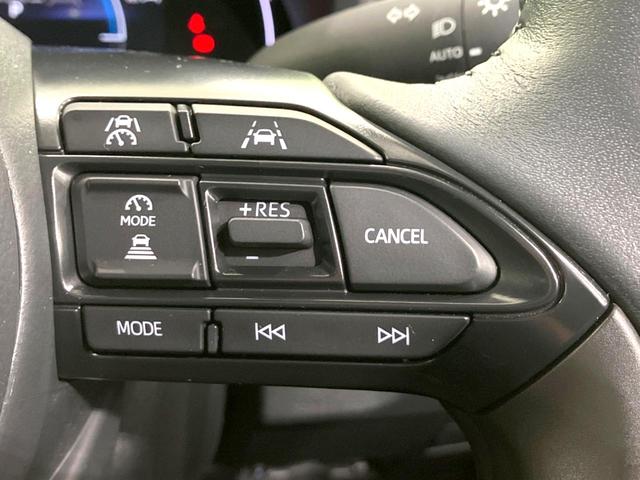 ヤリスクロス ハイブリッドＺ　純正８インチディスプレイオーディオ　全周囲カメラ　衝突被害軽減システム　レーダークルーズ　禁煙車　パワーシート　ドラレコ　スマートキー　ＬＥＤヘッド　ビルトインＥＴＣ　純正１８インチアルミ（6枚目）