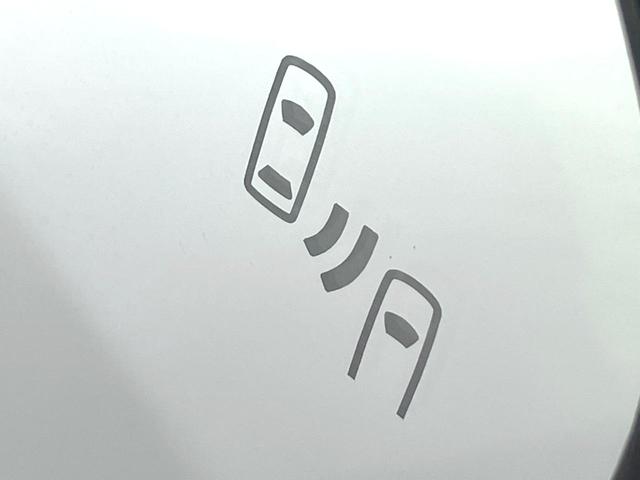 ヤリスクロス ハイブリッドＺ　純正８インチディスプレイオーディオ　全周囲カメラ　衝突被害軽減システム　レーダークルーズ　禁煙車　パワーシート　ドラレコ　スマートキー　ＬＥＤヘッド　ビルトインＥＴＣ　純正１８インチアルミ（7枚目）