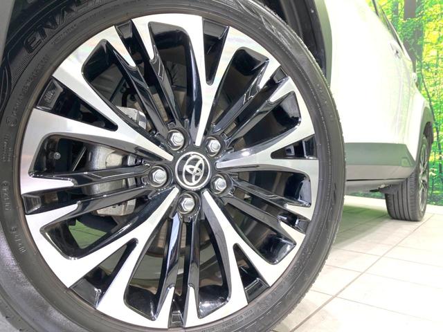 ヤリスクロス ハイブリッドＺ　純正８インチディスプレイオーディオ　全周囲カメラ　衝突被害軽減システム　レーダークルーズ　禁煙車　パワーシート　ドラレコ　スマートキー　ＬＥＤヘッド　ビルトインＥＴＣ　純正１８インチアルミ（13枚目）