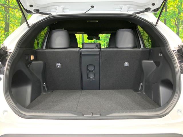 ヤリスクロス ハイブリッドＺ　純正８インチディスプレイオーディオ　全周囲カメラ　衝突被害軽減システム　レーダークルーズ　禁煙車　パワーシート　ドラレコ　スマートキー　ＬＥＤヘッド　ビルトインＥＴＣ　純正１８インチアルミ（21枚目）