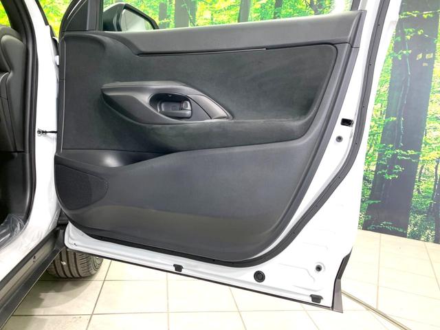 ヤリスクロス ハイブリッドＺ　純正８インチディスプレイオーディオ　全周囲カメラ　衝突被害軽減システム　レーダークルーズ　禁煙車　パワーシート　ドラレコ　スマートキー　ＬＥＤヘッド　ビルトインＥＴＣ　純正１８インチアルミ（25枚目）