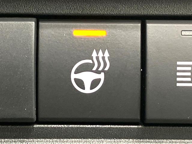 ヤリスクロス ハイブリッドＺ　純正８インチディスプレイオーディオ　全周囲カメラ　衝突被害軽減システム　レーダークルーズ　禁煙車　パワーシート　ドラレコ　スマートキー　ＬＥＤヘッド　ビルトインＥＴＣ　純正１８インチアルミ（30枚目）