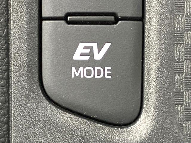 ヤリスクロス ハイブリッドＺ　純正８インチディスプレイオーディオ　全周囲カメラ　衝突被害軽減システム　レーダークルーズ　禁煙車　パワーシート　ドラレコ　スマートキー　ＬＥＤヘッド　ビルトインＥＴＣ　純正１８インチアルミ（42枚目）