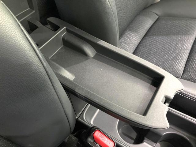 ヤリスクロス ハイブリッドＺ　純正８インチディスプレイオーディオ　全周囲カメラ　衝突被害軽減システム　レーダークルーズ　禁煙車　パワーシート　ドラレコ　スマートキー　ＬＥＤヘッド　ビルトインＥＴＣ　純正１８インチアルミ（44枚目）