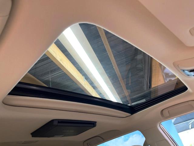 ランドクルーザープラド TX Lパッケージ マットブラックエディション 禁煙車 サンルーフ 後席モニター BIG-X9型ナビフルセグ 7人乗 レーダークルーズ 衝突警報装置 オートハイビーム シートベンチレーション パワーシート 横滑り防止 Bluetooth ETC(3枚目)