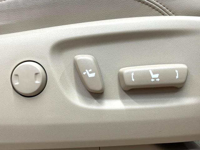 ランドクルーザープラド TX Lパッケージ マットブラックエディション 禁煙車 サンルーフ 後席モニター BIG-X9型ナビフルセグ 7人乗 レーダークルーズ 衝突警報装置 オートハイビーム シートベンチレーション パワーシート 横滑り防止 Bluetooth ETC(29枚目)