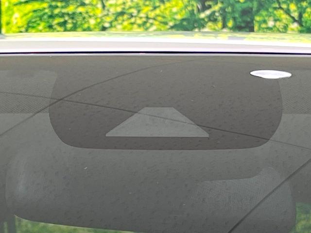 カローラツーリング ハイブリッド　ダブルバイビー　禁煙車　純正９型ディスプレイオーディオ　バックカメラ　衝突被害軽減ブレーキ　レーダークルーズコントロール　オートエアコン　ＥＴＣ　オートライト　ＬＥＤヘッドライト　純正１７インチＡＷ　スマートキー（5枚目）