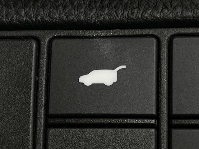 ヴェゼル ｅ：ＨＥＶ　Ｚ　禁煙車　純正９型ナビ　バックカメラ　衝突被害軽減システム　電動リアゲート　ハーフレザーシート　コーナーセンサー　スマートキー　ＬＥＤヘッド　ビルトインＥＴＣ　純正１８インチアルミ　車線逸脱警報（6枚目）