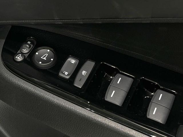 ヴェゼル ｅ：ＨＥＶ　Ｚ　禁煙車　純正９型ナビ　バックカメラ　衝突被害軽減システム　電動リアゲート　ハーフレザーシート　コーナーセンサー　スマートキー　ＬＥＤヘッド　ビルトインＥＴＣ　純正１８インチアルミ　車線逸脱警報（32枚目）