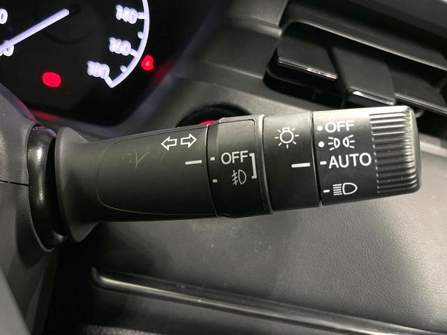 ヴェゼル ｅ：ＨＥＶ　Ｚ　禁煙車　純正９型ナビ　バックカメラ　衝突被害軽減システム　電動リアゲート　ハーフレザーシート　コーナーセンサー　スマートキー　ＬＥＤヘッド　ビルトインＥＴＣ　純正１８インチアルミ　車線逸脱警報（41枚目）