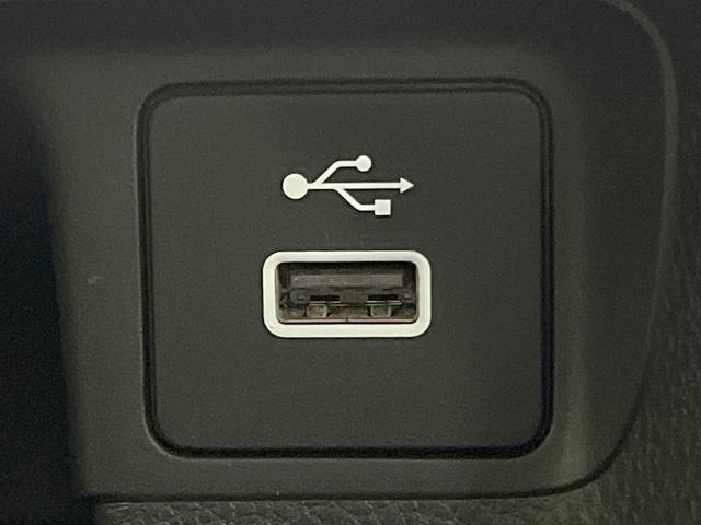 ヴェゼル ｅ：ＨＥＶ　Ｚ　禁煙車　純正９型ナビ　バックカメラ　衝突被害軽減システム　電動リアゲート　ハーフレザーシート　コーナーセンサー　スマートキー　ＬＥＤヘッド　ビルトインＥＴＣ　純正１８インチアルミ　車線逸脱警報（56枚目）