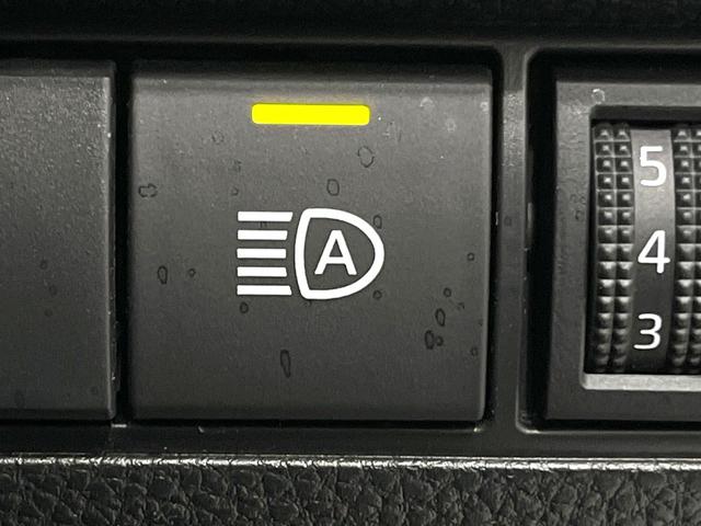 カローラクロス ハイブリッド G 禁煙車 純正8インチディスプレイオーディオ バックカメラ 衝突被害軽減システム レーダークルーズ コーナーセンサー LEDヘッド ETC オートハイビーム 車線逸脱警報 オートライト オートエアコン(7枚目)