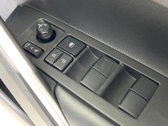 カローラクロス ハイブリッド G 禁煙車 純正8インチディスプレイオーディオ バックカメラ 衝突被害軽減システム レーダークルーズ コーナーセンサー LEDヘッド ETC オートハイビーム 車線逸脱警報 オートライト オートエアコン(54枚目)