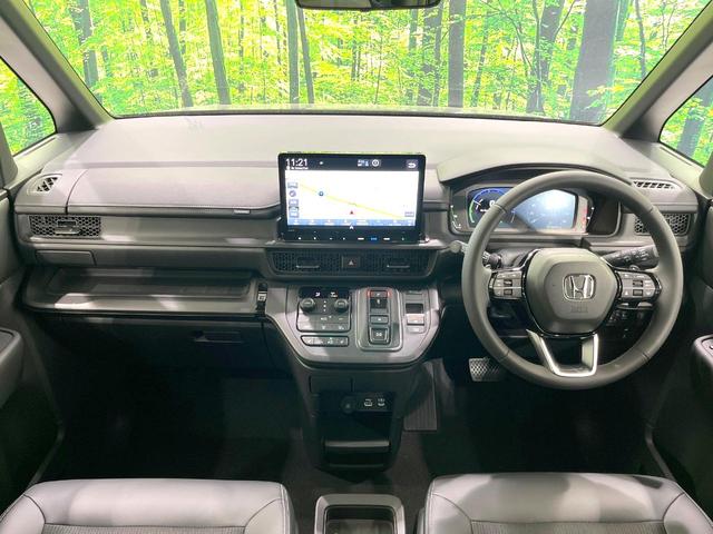 ステップワゴン ｅ：ＨＥＶスパーダ　禁煙車　純正１１．４インチナビ　両側電動ドア　バックカメラ　衝突被害軽減システム　電動リアゲート　シートヒーター　ハーフレザーシート　コーナーセンサー　ＬＥＤヘッド　車線逸脱警報　オートライト（2枚目）