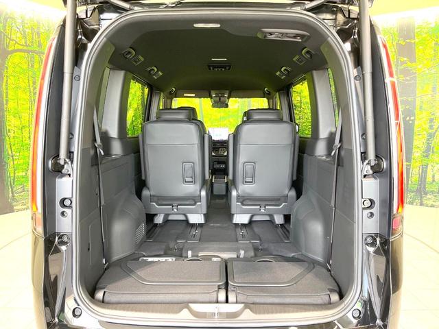 ステップワゴン ｅ：ＨＥＶスパーダ　禁煙車　純正１１．４インチナビ　両側電動ドア　バックカメラ　衝突被害軽減システム　電動リアゲート　シートヒーター　ハーフレザーシート　コーナーセンサー　ＬＥＤヘッド　車線逸脱警報　オートライト（11枚目）