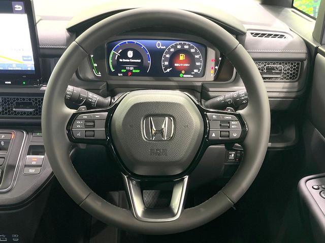 ステップワゴン ｅ：ＨＥＶスパーダ　禁煙車　純正１１．４インチナビ　両側電動ドア　バックカメラ　衝突被害軽減システム　電動リアゲート　シートヒーター　ハーフレザーシート　コーナーセンサー　ＬＥＤヘッド　車線逸脱警報　オートライト（12枚目）