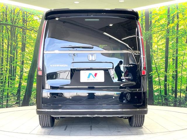 ステップワゴン ｅ：ＨＥＶスパーダ　禁煙車　純正１１．４インチナビ　両側電動ドア　バックカメラ　衝突被害軽減システム　電動リアゲート　シートヒーター　ハーフレザーシート　コーナーセンサー　ＬＥＤヘッド　車線逸脱警報　オートライト（16枚目）