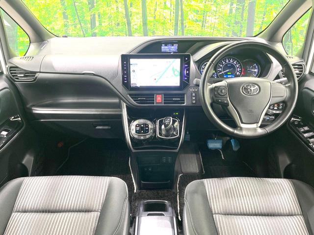 ヴォクシー ハイブリッドＺＳ　煌　禁煙車　モデリスタエアロ　１０インチナビ　バックカメラ　フリップダウンモニター　両側パワスラ　セーフティセンス　シートヒーター　クルコン　Ｗエアコン　オートライト　ドラレコ　オートハイビーム　ＥＴＣ（2枚目）