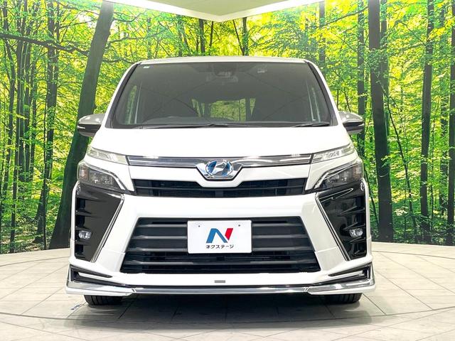 ヴォクシー ハイブリッドＺＳ　煌　禁煙車　モデリスタエアロ　１０インチナビ　バックカメラ　フリップダウンモニター　両側パワスラ　セーフティセンス　シートヒーター　クルコン　Ｗエアコン　オートライト　ドラレコ　オートハイビーム　ＥＴＣ（15枚目）