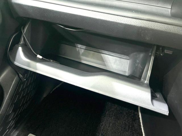 ヴォクシー ハイブリッドＺＳ　煌　禁煙車　モデリスタエアロ　１０インチナビ　バックカメラ　フリップダウンモニター　両側パワスラ　セーフティセンス　シートヒーター　クルコン　Ｗエアコン　オートライト　ドラレコ　オートハイビーム　ＥＴＣ（53枚目）