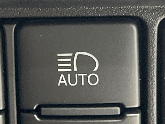 ヴォクシー ハイブリッドＺＳ　煌　禁煙車　モデリスタエアロ　１０インチナビ　バックカメラ　フリップダウンモニター　両側パワスラ　セーフティセンス　シートヒーター　クルコン　Ｗエアコン　オートライト　ドラレコ　オートハイビーム　ＥＴＣ（65枚目）