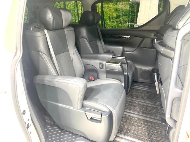 アルファード ２．５Ｓ　Ｃパッケージ　純正９インチナビ　両側電動ドア　後席モニター　バックカメラ　１００Ｖ電源　衝突被害軽減システム　レーダークルーズ　禁煙車　電動リアゲート　前席シートエアコン　ドラレコ　コーナーセンサー　ＬＥＤヘッド（9枚目）