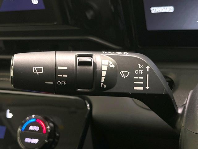 セレナ ハイウェイスターV 禁煙車 現行 メーカー純正12型ナビ 全周囲カメラ 後席モニター プロパイロット 前席シートヒーター 衝突被害軽減ブレーキ 両側パワースライドドア オートエアコン LEDヘッドライト ETC(58枚目)