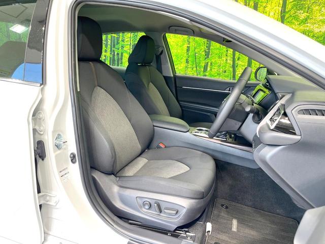 カムリ Ｇ　禁煙車　ＳＤナビ　バックカメラ　運転席パワーシート　衝突被害軽減ブレーキ　レーダークルーズコントロール　フルセグＴＶ　Ｂｌｕｅｔｏｏｔｈ接続　ＥＴＣ　オートエアコン　ＬＥＤヘッドライト　スマートキー（10枚目）