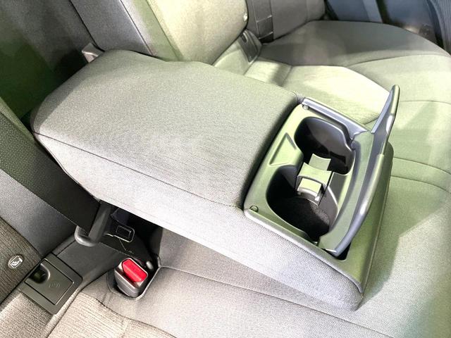 カムリ Ｇ　禁煙車　ＳＤナビ　バックカメラ　運転席パワーシート　衝突被害軽減ブレーキ　レーダークルーズコントロール　フルセグＴＶ　Ｂｌｕｅｔｏｏｔｈ接続　ＥＴＣ　オートエアコン　ＬＥＤヘッドライト　スマートキー（33枚目）