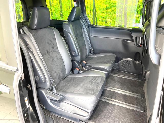 ヴォクシー ハイブリッドＺＳ　煌ＩＩＩ　後期　特別仕様車　カロッツェリア１０型サイバーナビ　両側電動スライドドア　後席モニター　バックカメラ　衝突被害軽減システム　禁煙車　ハーフレザーシート　ドラレコ　コーナーセンサー　スマートキー（9枚目）