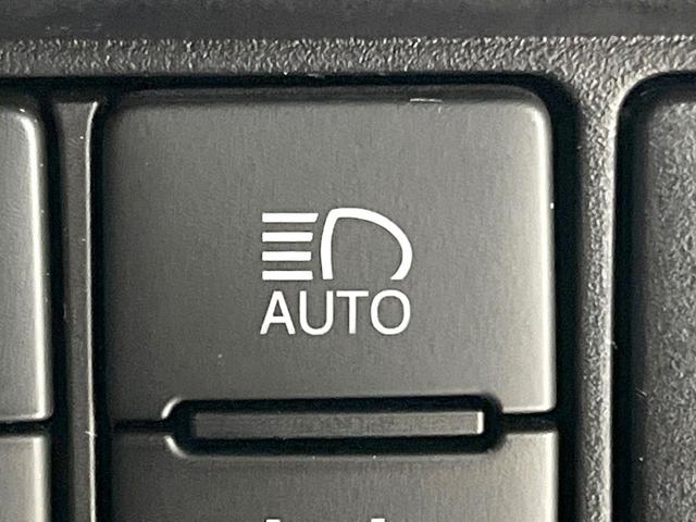 ヴォクシー ハイブリッドＺＳ　煌ＩＩＩ　後期　特別仕様車　カロッツェリア１０型サイバーナビ　両側電動スライドドア　後席モニター　バックカメラ　衝突被害軽減システム　禁煙車　ハーフレザーシート　ドラレコ　コーナーセンサー　スマートキー（34枚目）