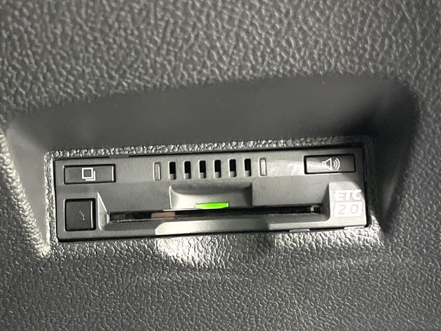 プリウス Ｓ　禁煙車　純正９型ＳＤナビ　バックカメラ　衝突被害軽減システム　レーダークルーズ　スマートキー　ＬＥＤヘッド　ＥＴＣ２．０　純正１５インチアルミ　オートハイビーム　オートライト　オートエアコン（6枚目）