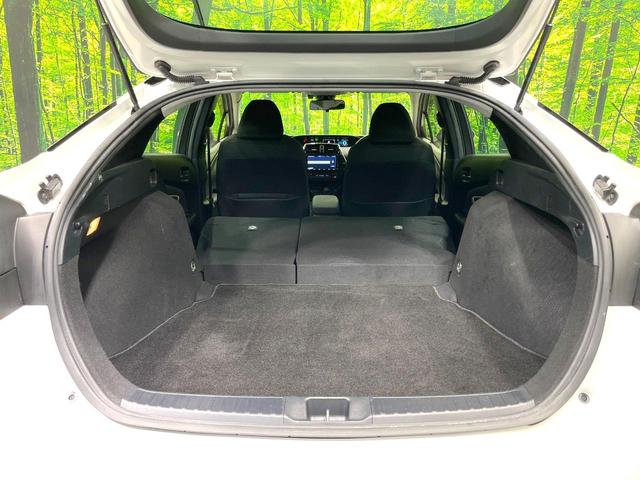 プリウス Ｓ　禁煙車　純正９型ＳＤナビ　バックカメラ　衝突被害軽減システム　レーダークルーズ　スマートキー　ＬＥＤヘッド　ＥＴＣ２．０　純正１５インチアルミ　オートハイビーム　オートライト　オートエアコン（10枚目）