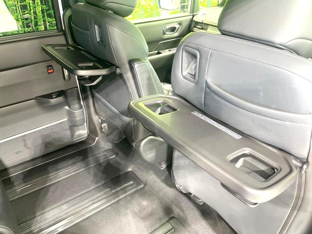 ステップワゴン ｅ：ＨＥＶスパーダ　禁煙車　両側電動ドア　後席モニター　純正１１．４型ナビ　バックカメラ　衝突被害軽減システム　レーダークルーズ　ＢＳＭ　電動リアゲート　ハーフレザー　前席シートヒーター　ドラレコ　コーナーセンサー（45枚目）