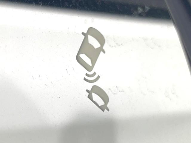 ヴェゼル ｅ：ＨＥＶ　Ｚ　登録済未使用車　純正８型ナビ　全周囲カメラ　衝突被害軽減システム　レーダークルーズ　ＢＳＭ　電動リアゲート　ハーフレザー　前席シートヒーター　ＬＥＤヘッド　ビルトインＥＴＣ　純正１８インチＡＷ（6枚目）