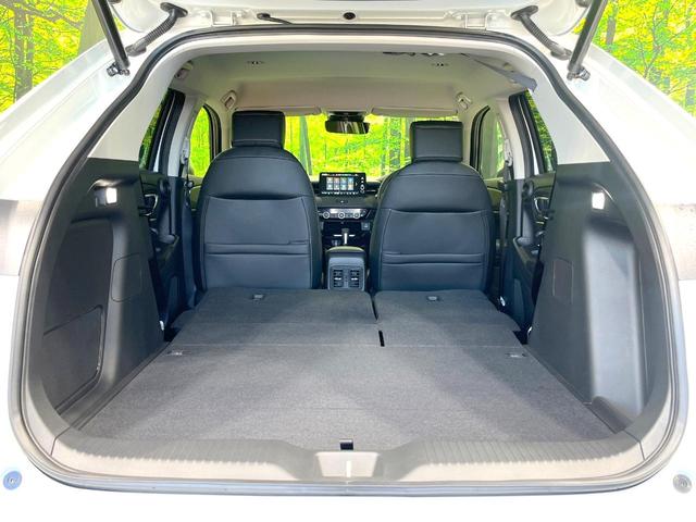 ヴェゼル ｅ：ＨＥＶ　Ｚ　登録済未使用車　純正８型ナビ　全周囲カメラ　衝突被害軽減システム　レーダークルーズ　ＢＳＭ　電動リアゲート　ハーフレザー　前席シートヒーター　ＬＥＤヘッド　ビルトインＥＴＣ　純正１８インチＡＷ（10枚目）