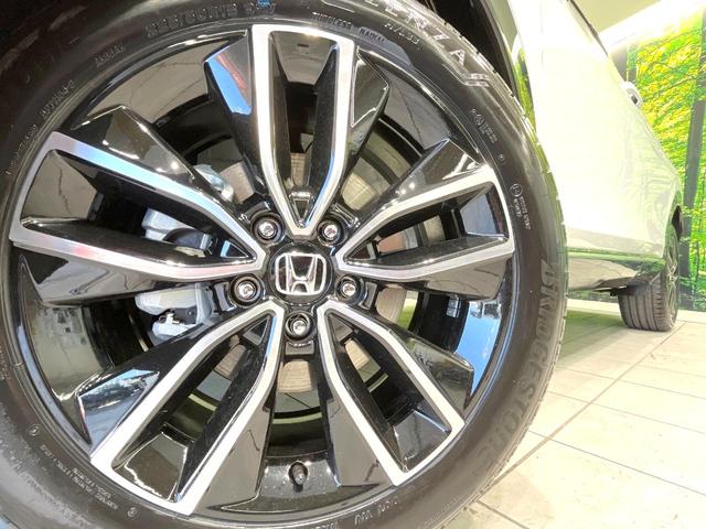 ヴェゼル ｅ：ＨＥＶ　Ｚ　登録済未使用車　純正８型ナビ　全周囲カメラ　衝突被害軽減システム　レーダークルーズ　ＢＳＭ　電動リアゲート　ハーフレザー　前席シートヒーター　ＬＥＤヘッド　ビルトインＥＴＣ　純正１８インチＡＷ（13枚目）