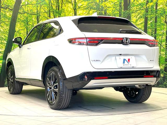 ヴェゼル ｅ：ＨＥＶ　Ｚ　登録済未使用車　純正８型ナビ　全周囲カメラ　衝突被害軽減システム　レーダークルーズ　ＢＳＭ　電動リアゲート　ハーフレザー　前席シートヒーター　ＬＥＤヘッド　ビルトインＥＴＣ　純正１８インチＡＷ（25枚目）