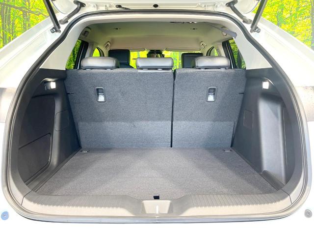 ヴェゼル ｅ：ＨＥＶ　Ｚ　登録済未使用車　純正８型ナビ　全周囲カメラ　衝突被害軽減システム　レーダークルーズ　ＢＳＭ　電動リアゲート　ハーフレザー　前席シートヒーター　ＬＥＤヘッド　ビルトインＥＴＣ　純正１８インチＡＷ（43枚目）