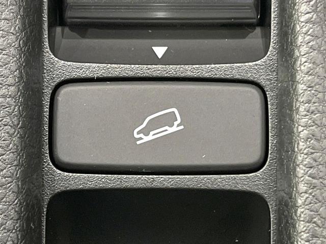 ヴェゼル ｅ：ＨＥＶ　Ｚ　登録済未使用車　純正８型ナビ　全周囲カメラ　衝突被害軽減システム　レーダークルーズ　ＢＳＭ　電動リアゲート　ハーフレザー　前席シートヒーター　ＬＥＤヘッド　ビルトインＥＴＣ　純正１８インチＡＷ（59枚目）