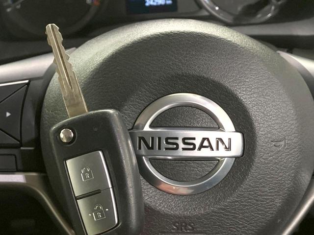 デイズ S 禁煙車 SDナビ 衝突被害軽減ブレーキ アイドリングストップ ETC ドライブレコーダー Bluetooth接続 オートライト 電動格納ミラー パワーウィンドウ パワーステアリング ドアバイザー(8枚目)