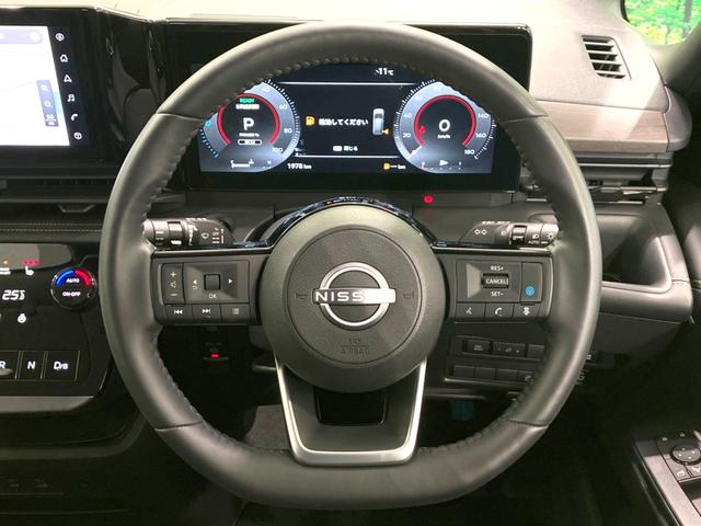 セレナ ｅ－パワー　ハイウェイスターＶ　９０周年記念車　禁煙車　特別使用車　ツートンカラー　純正１２．３型ナビ　全周囲カメラ　デジタルインナーミラー　プロパイロット　合皮シート　全席シートヒーター　衝突被害軽減ブレーキ　オートエアコン　ＬＥＤヘッドライト（12枚目）