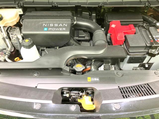 セレナ ｅ－パワー　ハイウェイスターＶ　９０周年記念車　禁煙車　特別使用車　ツートンカラー　純正１２．３型ナビ　全周囲カメラ　デジタルインナーミラー　プロパイロット　合皮シート　全席シートヒーター　衝突被害軽減ブレーキ　オートエアコン　ＬＥＤヘッドライト（19枚目）