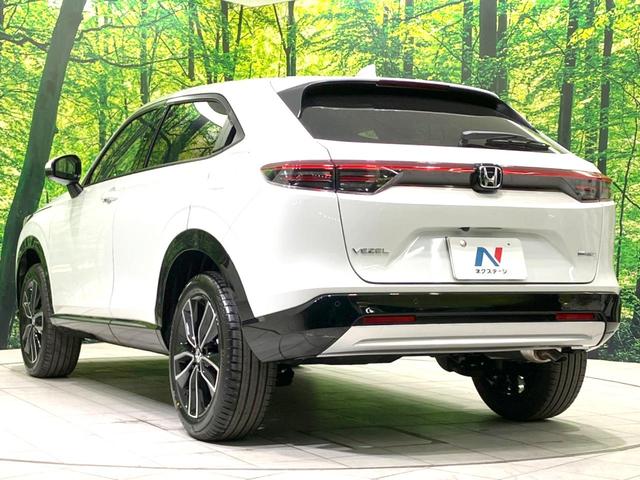 ヴェゼル ｅ：ＨＥＶ　Ｚ　登録済未使用車　９インチコネクトナビ　全周囲カメラ　衝突被害軽減システム　電動リアゲート　ハーフレザーシート　コーナーセンサー　スマートキー　ＬＥＤヘッド　ＥＴＣ２．０　純正１８インチアルミ（24枚目）