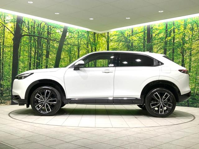 ヴェゼル ｅ：ＨＥＶ　Ｚ　登録済未使用車　９インチコネクトナビ　全周囲カメラ　衝突被害軽減システム　電動リアゲート　ハーフレザーシート　コーナーセンサー　スマートキー　ＬＥＤヘッド　ＥＴＣ２．０　純正１８インチアルミ（25枚目）