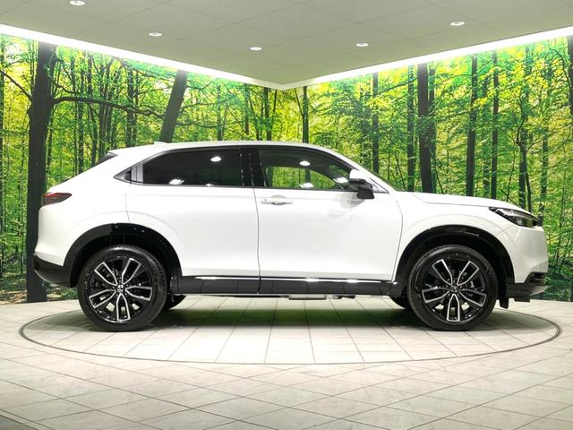 ヴェゼル ｅ：ＨＥＶ　Ｚ　登録済未使用車　９インチコネクトナビ　全周囲カメラ　衝突被害軽減システム　電動リアゲート　ハーフレザーシート　コーナーセンサー　スマートキー　ＬＥＤヘッド　ＥＴＣ２．０　純正１８インチアルミ（26枚目）